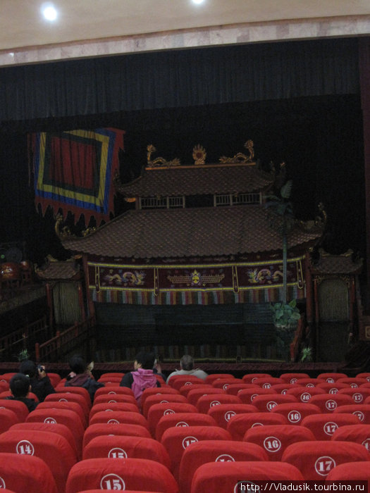Театр кукол на воде. Отсюда фотографий почти нет, т.к. мы позорно проспали все представление Ханой, Вьетнам