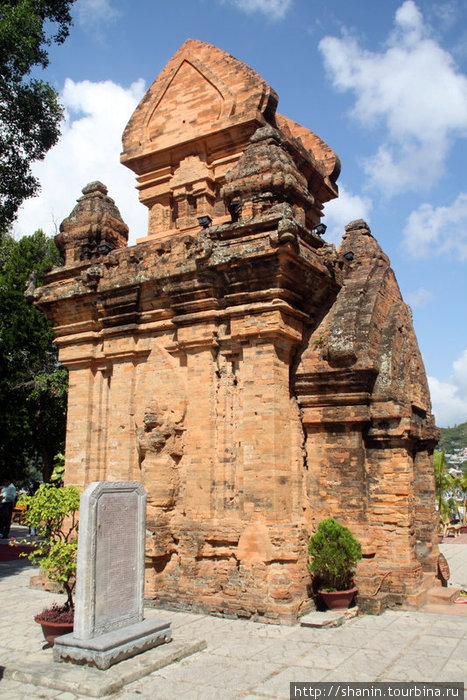 Главная из трех башен По Нагар Нячанг, Вьетнам