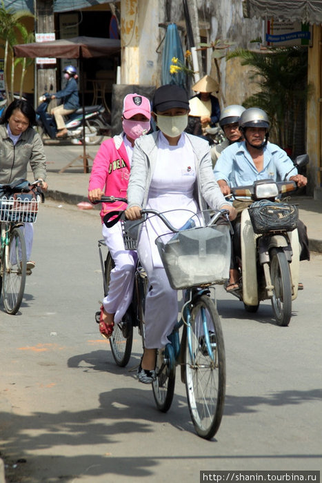 Велосипедисты и мотоциклисты Хойан, Вьетнам