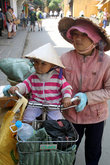 Вьетнамка с ребенком