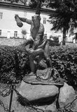 Статуя Геракла во дворе замка