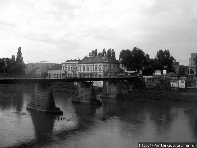 Пешеходный мост через речку Уж Ужгород, Украина