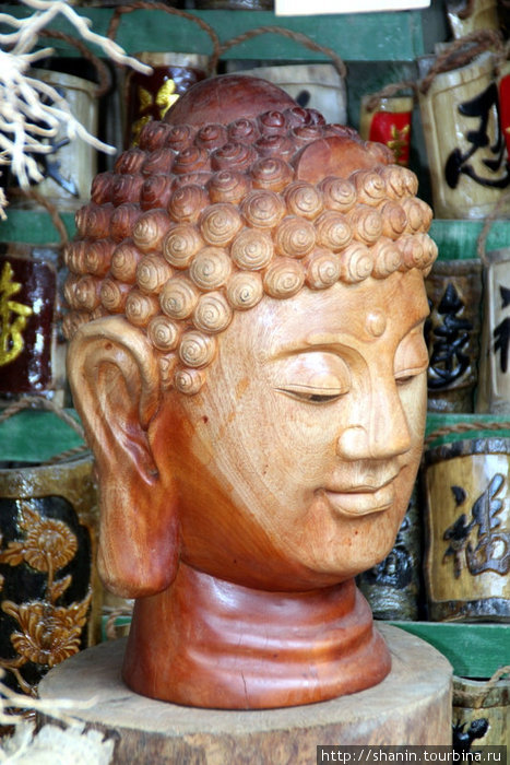 Голова Будды из цельного куска дерева Хойан, Вьетнам
