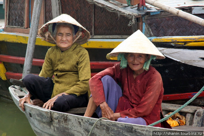 Вьетнамки на лодке Хойан, Вьетнам