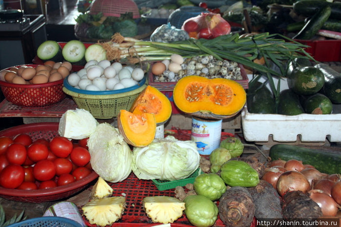 Овощи на рынке Хойан, Вьетнам