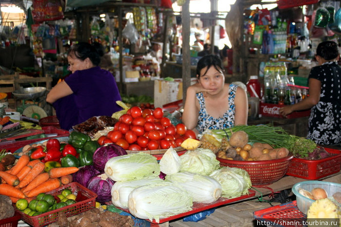На рынке Хойан, Вьетнам