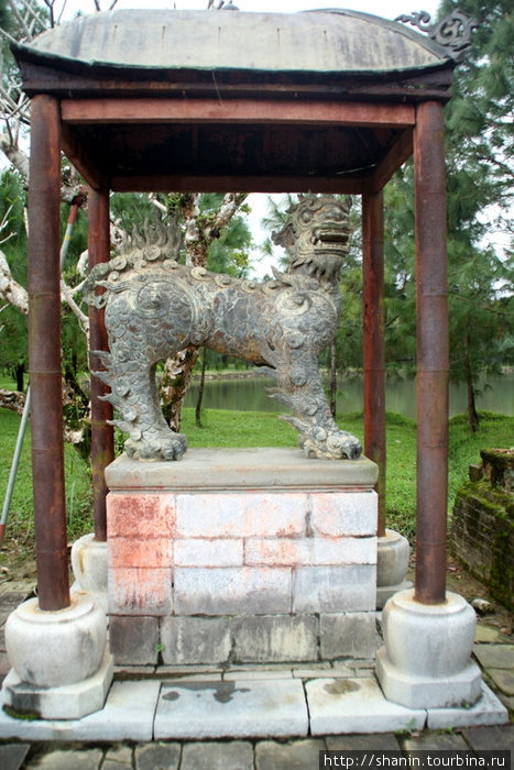 Каменный дракон Хюэ, Вьетнам