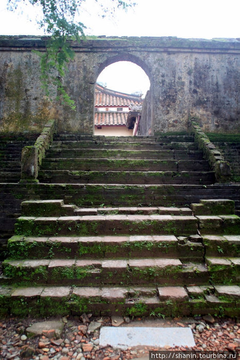 Каменная лестница Хюэ, Вьетнам