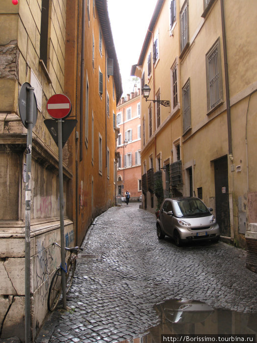 Эта улочка очень напомнила нам Старую Ригу... Рим, Италия