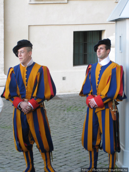 Швейцарские гвардейцы — хранители Ватикана Рим, Италия