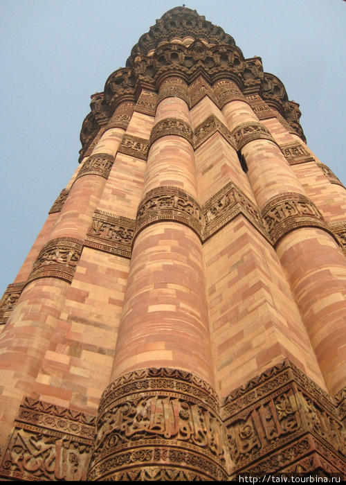 Ансамбль Кутуб Минар. Первая мечеть Индия