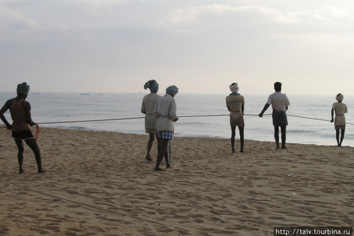 рыбаки в 6 утра. Восточное побережье Индийского океана Индия
