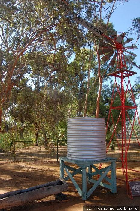 Водокачка, работающая от ветра, была подарена музею одним из местных фермеров Штат Западная Австралия, Австралия