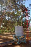 Водокачка, работающая от ветра, была подарена музею одним из местных фермеров