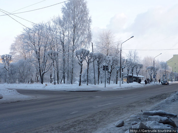 Скверик у Ленинградского шоссе, рядом с Красной площадью. Выборг, Россия