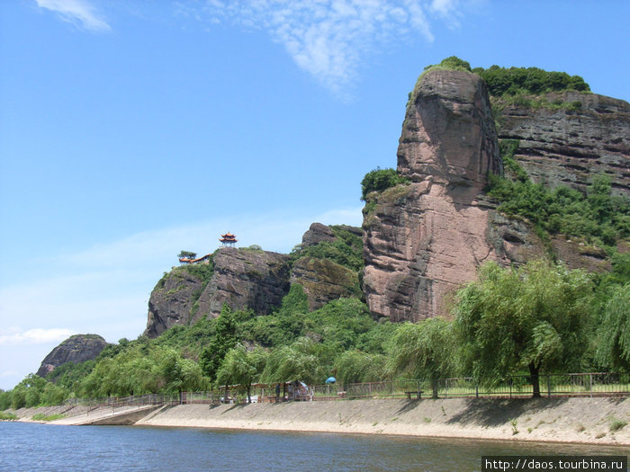 И танцевали на гробах... Парк горы Лунхушань, Китай