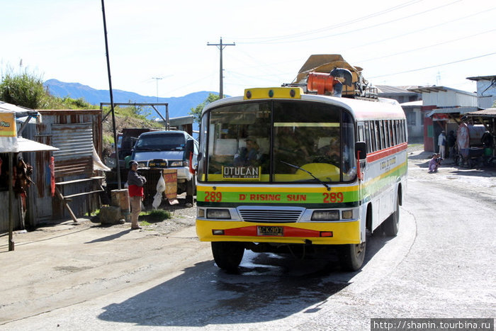Автобус на горной дороге Сагада, Филиппины