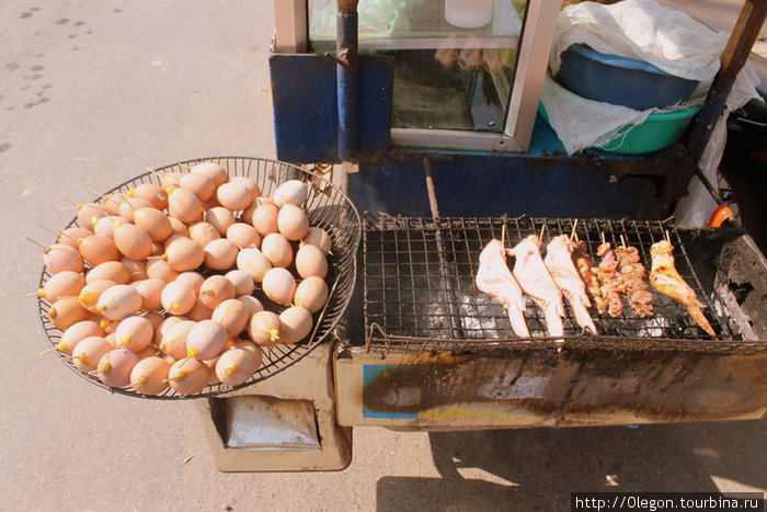 Жареные яйца, жареная курица Кахконг, Камбоджа