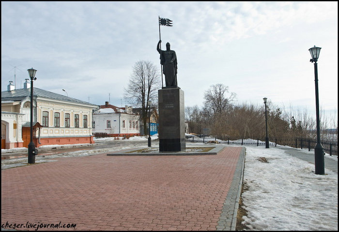 Памятник умершему здесь Александру Невскому Городец, Россия