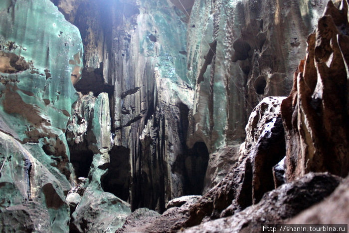 В Великой пещере Мири, Малайзия