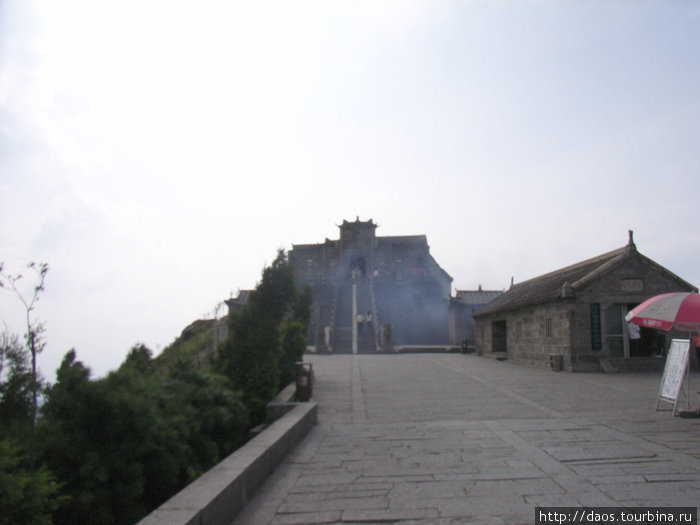 Хэншань  - одна из пяти даосских священных гор Хэншань, Китай