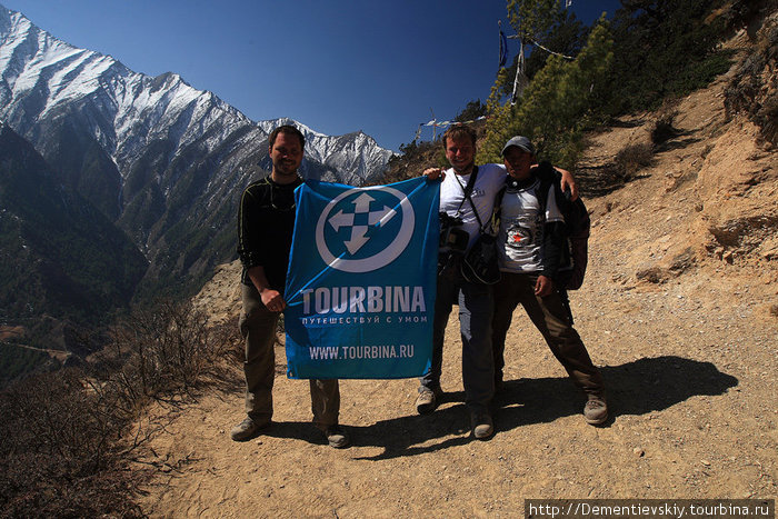 На перевале после полуторачасового изнуряющего подъёма недалеко от озера Шей Поксундо (Phoksundo) Непал