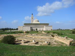 Мечеть, построенная прямо на руинах