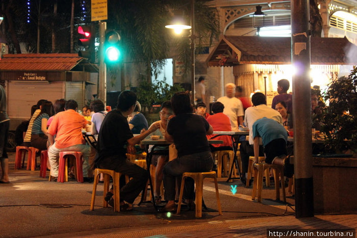 Ужин за столиками под открытым небом Сингапур (город-государство)