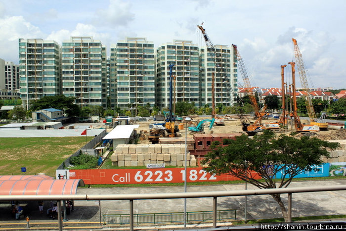 На окраине Сингапура, в районе аэропорта, идет активное строительство Сингапур (город-государство)