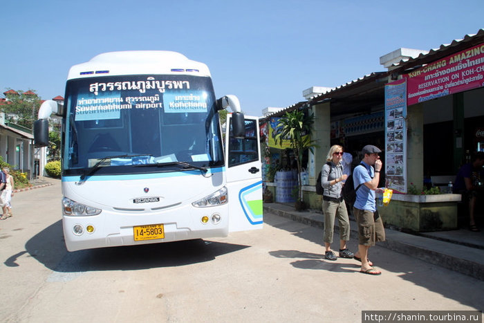 Едем на автобусе а Слоновий остров Остров Чанг, Таиланд