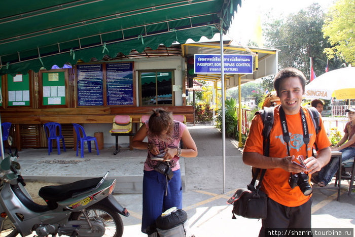 Камбоджийские визы получили прямо на границе Кахконг, Камбоджа