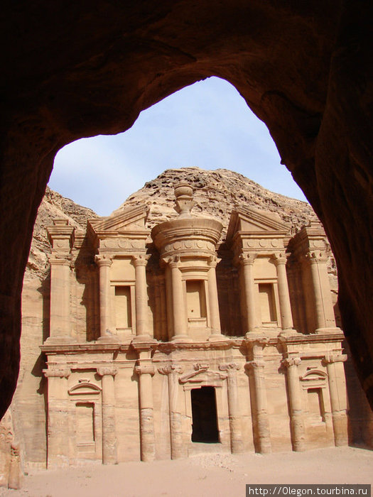 Сквозь пещеру Петра, Иордания