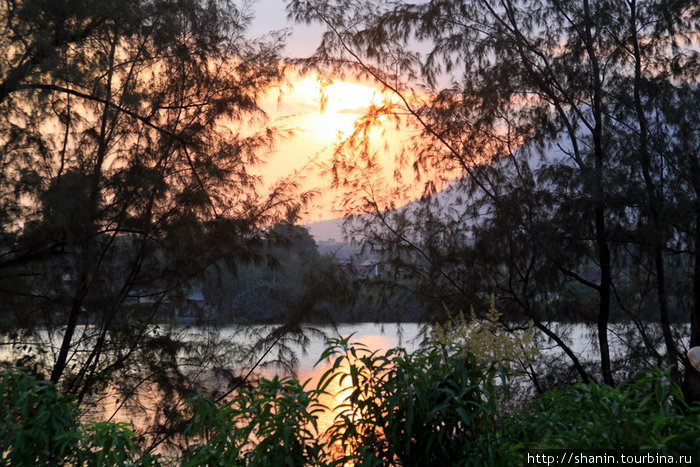 Закат над рекой Кампот, Камбоджа