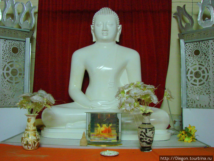 Статуя Будды Дамбулла, Шри-Ланка