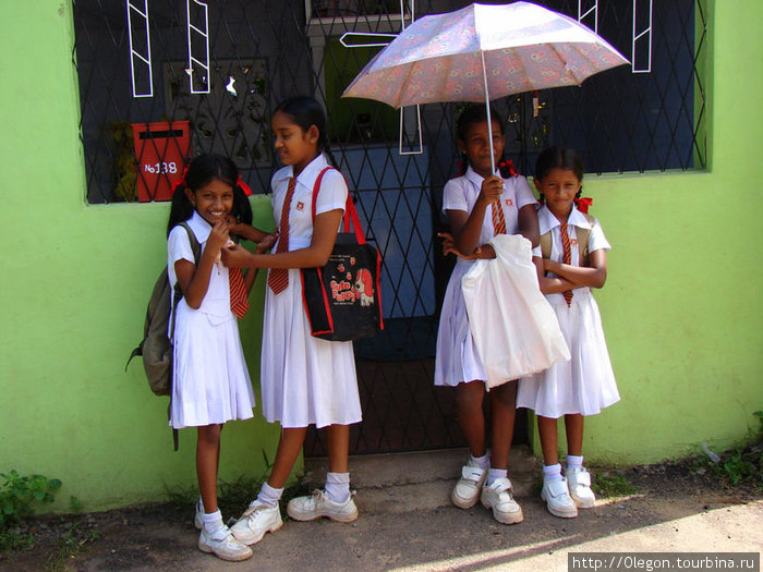 Школьницы Негомбо, Шри-Ланка