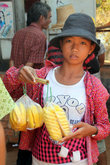 Продавщица ананасов и манго