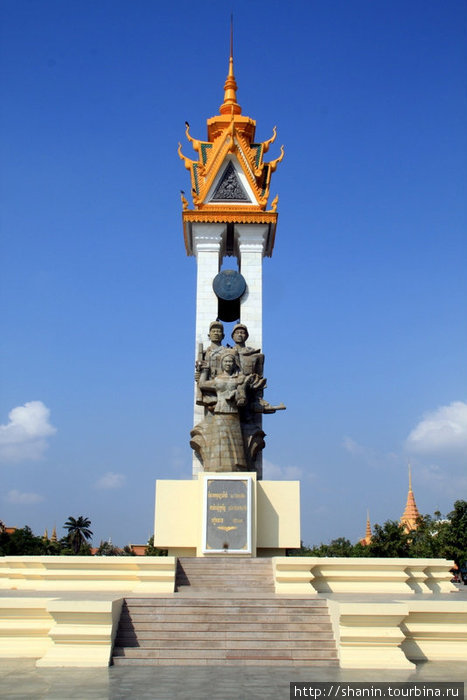 Памятник вьетнамско-камбоджийской дружбы Пномпень, Камбоджа