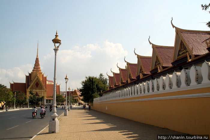 Стена буддистского вата Пномпень, Камбоджа