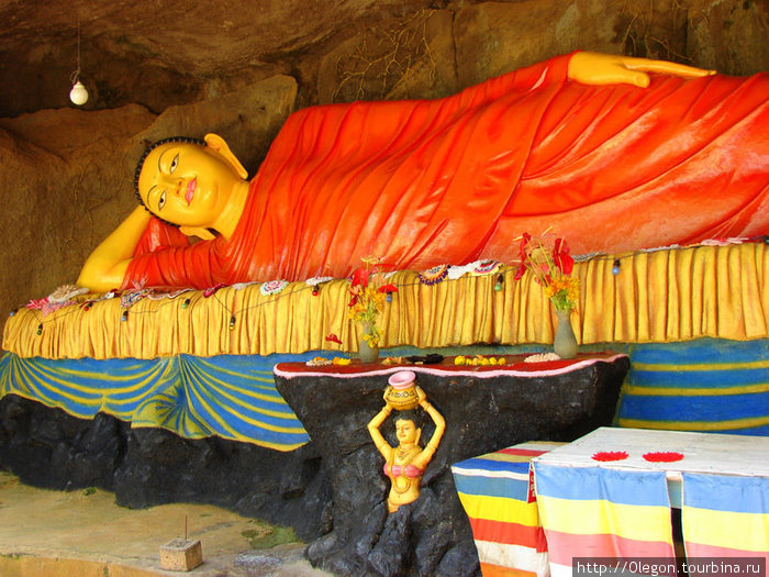 Будда лежачий Шри Пада Пик (Пик Адама 2243м)  заповедник дикой природы, Шри-Ланка