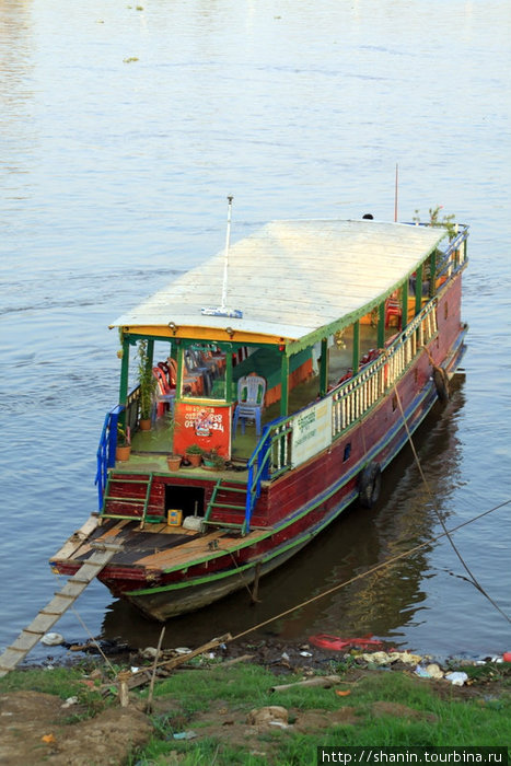 Прогулочное судно на Меконге