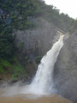 Высота водопада Духинда около 260 метров
