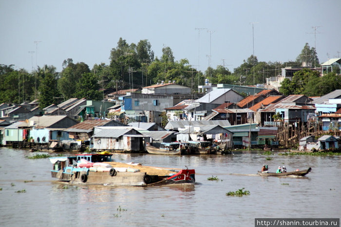Дома и лодки в Тяцудоке Дельта реки Меконг, Вьетнам