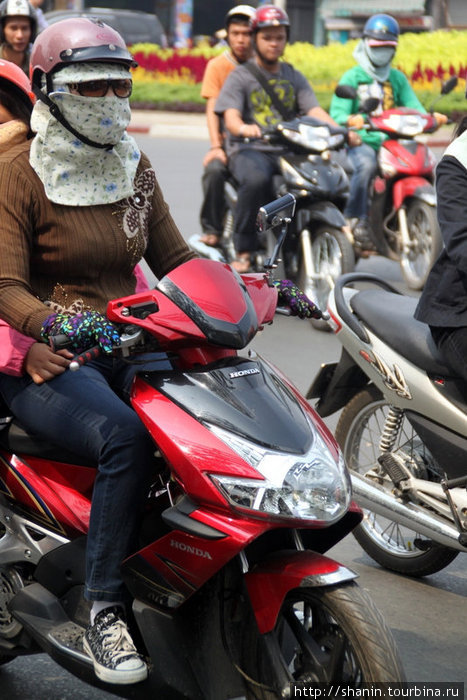 Мотоциклистска в платке Хошимин, Вьетнам