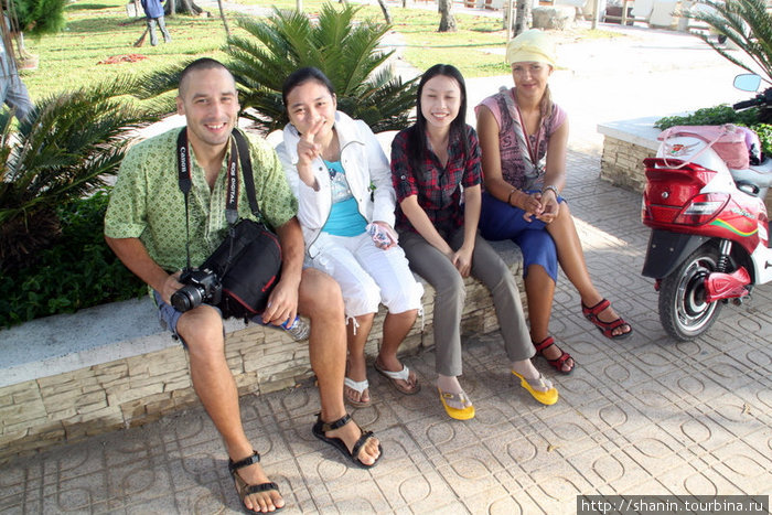 На набережной Нячанга знакомимся с местными девушками Нячанг, Вьетнам
