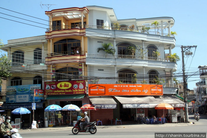 На одной из улиц Нячанга Нячанг, Вьетнам