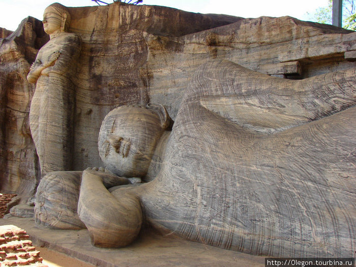 Все фигуры высеченны из монолитного камня Полоннарува, Шри-Ланка