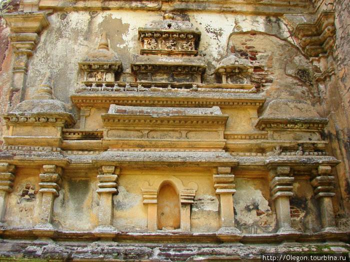 Изображение на стене храма Полоннарува, Шри-Ланка