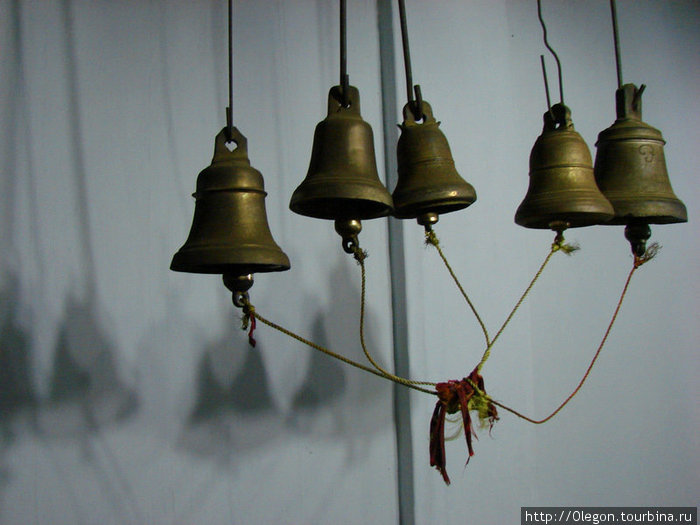 Звон колоколов распугивает злых духов Шри-Ланка