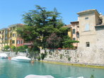 Сермионе расположен на берегу самого чистого и самого большого озера Италии — озера Гарда.