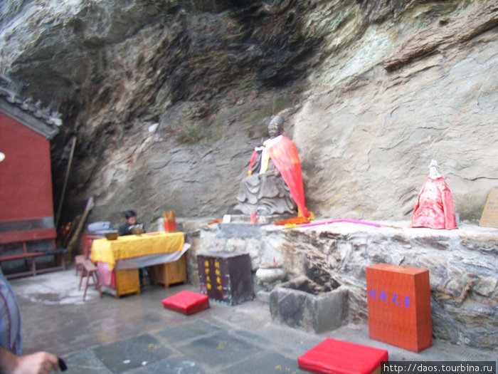 Пещера Жёлтого Дракона Уданшань, Китай